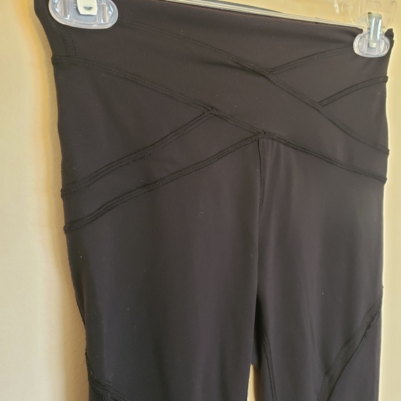 Lululemon Cropped Black Leggings with Mesh Size 4 - Picture 3 of 11